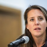 Pour la première fois en sa fonction de conseillère d'Etat, Franziska Biner a dû défendre les comptes 2024 du département des finances et de l'énergie et expliquer quelques options en cours (archives). KEYSTONE/JEAN-CHRISTOPHE BOTT